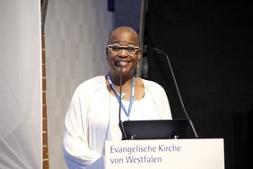 Gab sich trotz der Wahl von Donald Trump kämpferisch: Dr. Velda Love von der United Church of Christ in den USA. Foto: EKvW