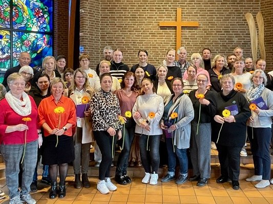 38 Jubilarinnen und Jubilare wurden von DeineDiakonie* in der Gütersloher Matthäuskirche für ihre langjährige Mitarbeit geehrt. Foto: ©DeineDiakonie