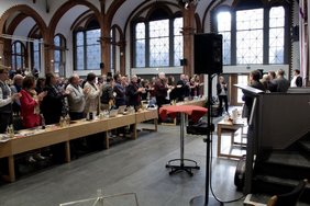 Die Mitglieder der Synode applaudierten Nancy Janz nach ihrer persönlichen Rede minutenlang. Foto: EKvW